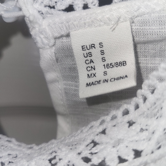 NEW WITHOUT TAGS EMBROIDERED TOP. SUPER CUTE. - Picture 2 of 6